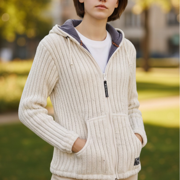 THC Schafwoll Strickjacke 713 KI-Generiert Model 1 THC Schafwoll Strickjacke 713 KI-Generiert Model 1