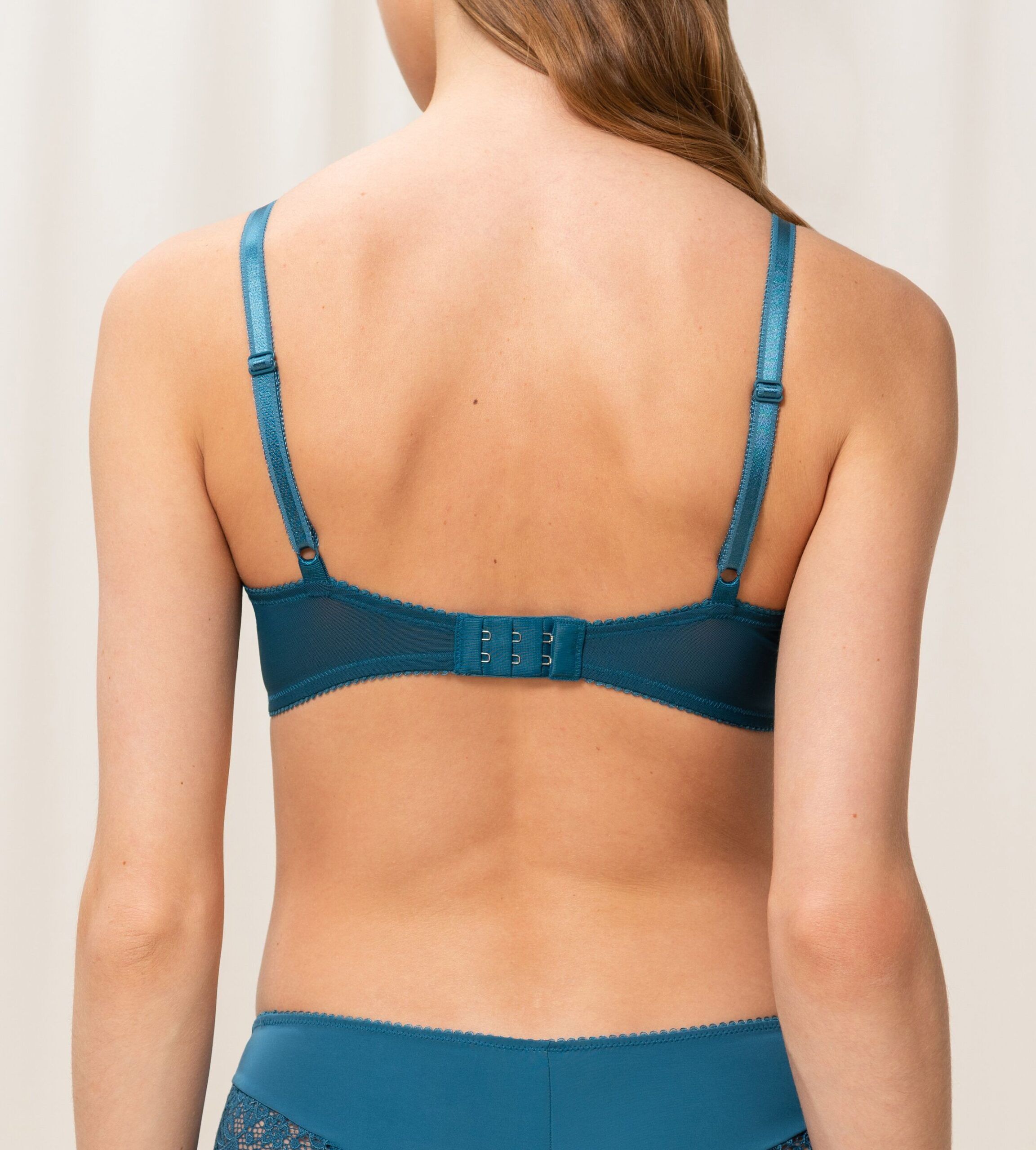 Triumph BH Amourette Spothlight WHP X Blue Coral - von hinten