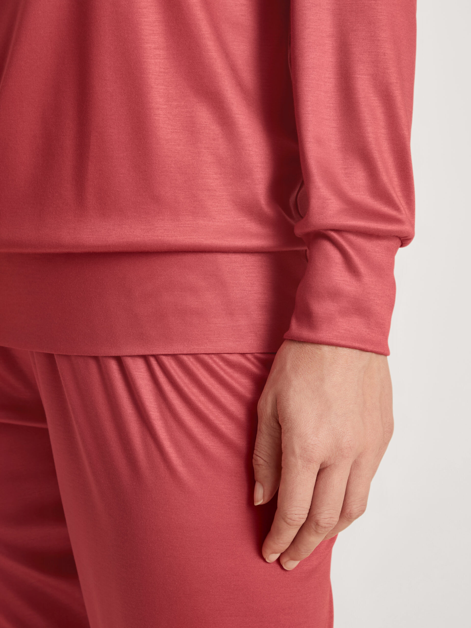 Calida Damen Bündchenpyjama pomegranate red - details Calida Damen Bündchenpyjama pomegranate red - details