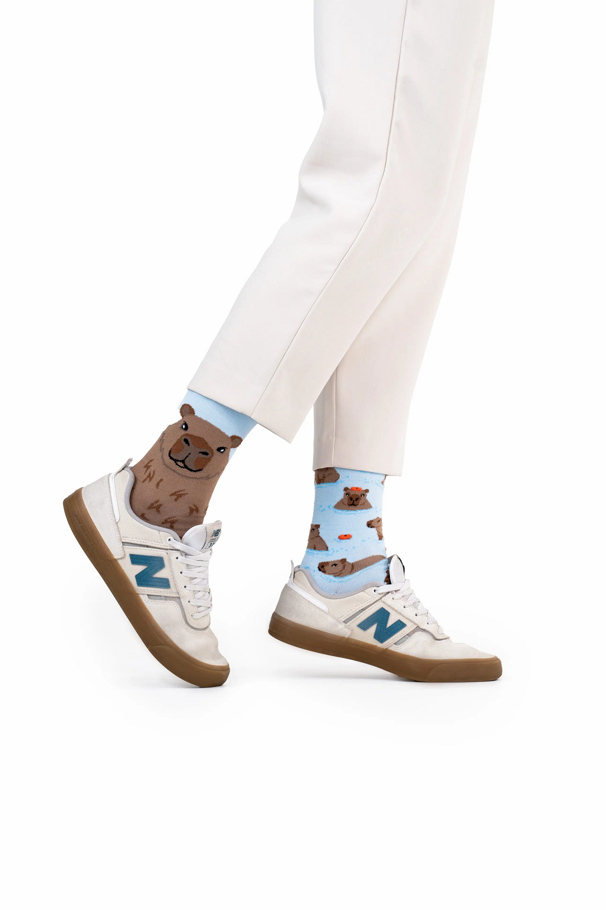 Many Mornings Socken Capybara getragen -scaled-1|ManyMCapybara Many Mornings Socken Capybara getragen