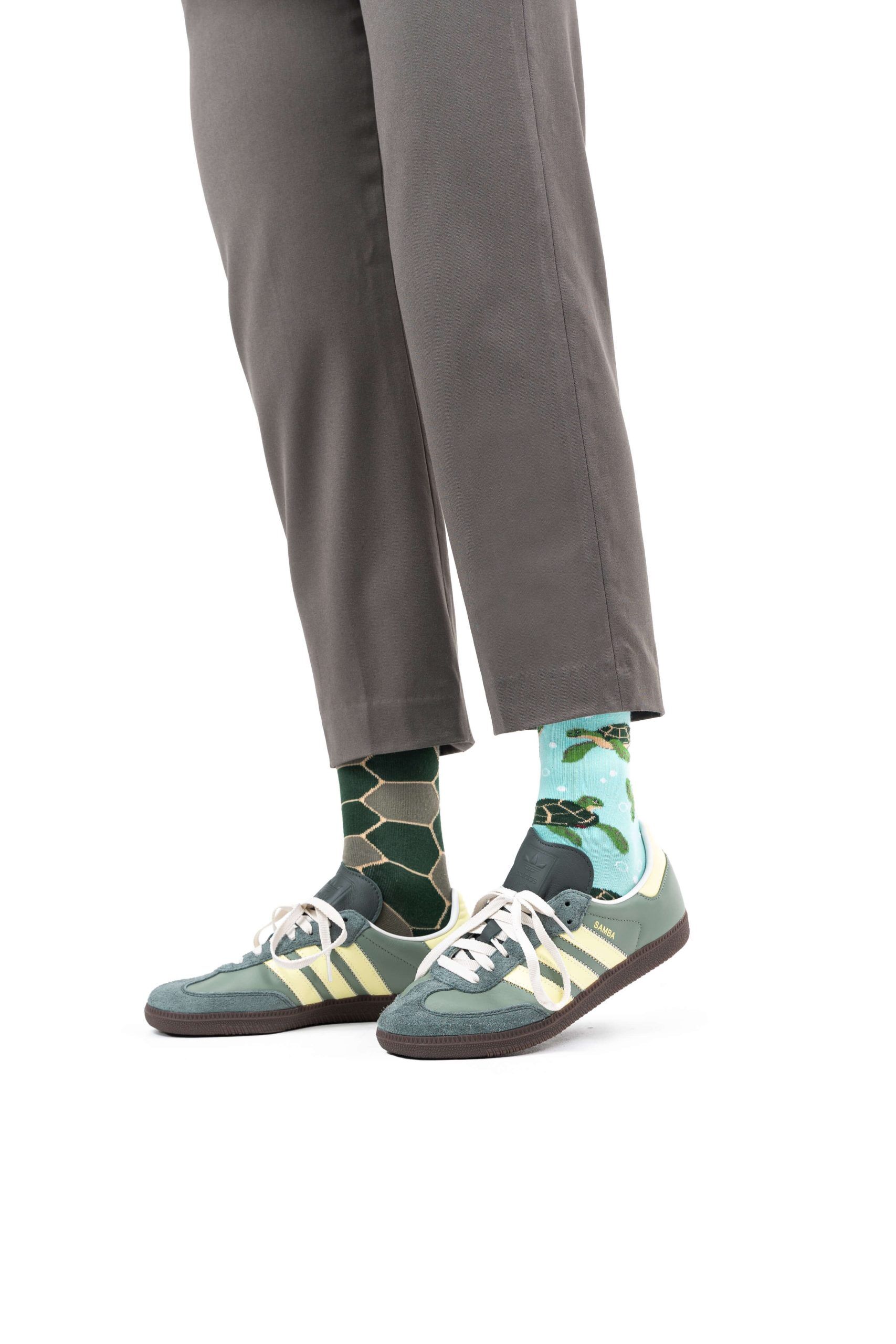 Many Mornings Socken Turtle Time am Fuß