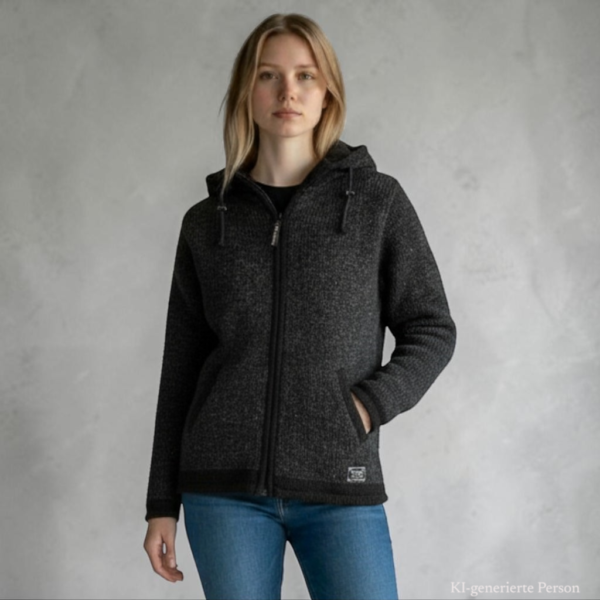 THC Schafwoll Strickjacke 810 anthrazit KI-Generiert Model 1