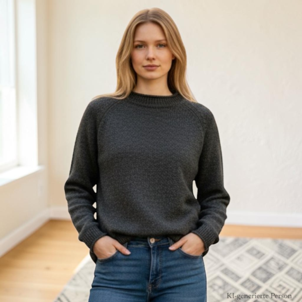 THC-Pullover 001 grau model1 THC Feinstrick Wollpullover Modell 001 KI-Generiert 1